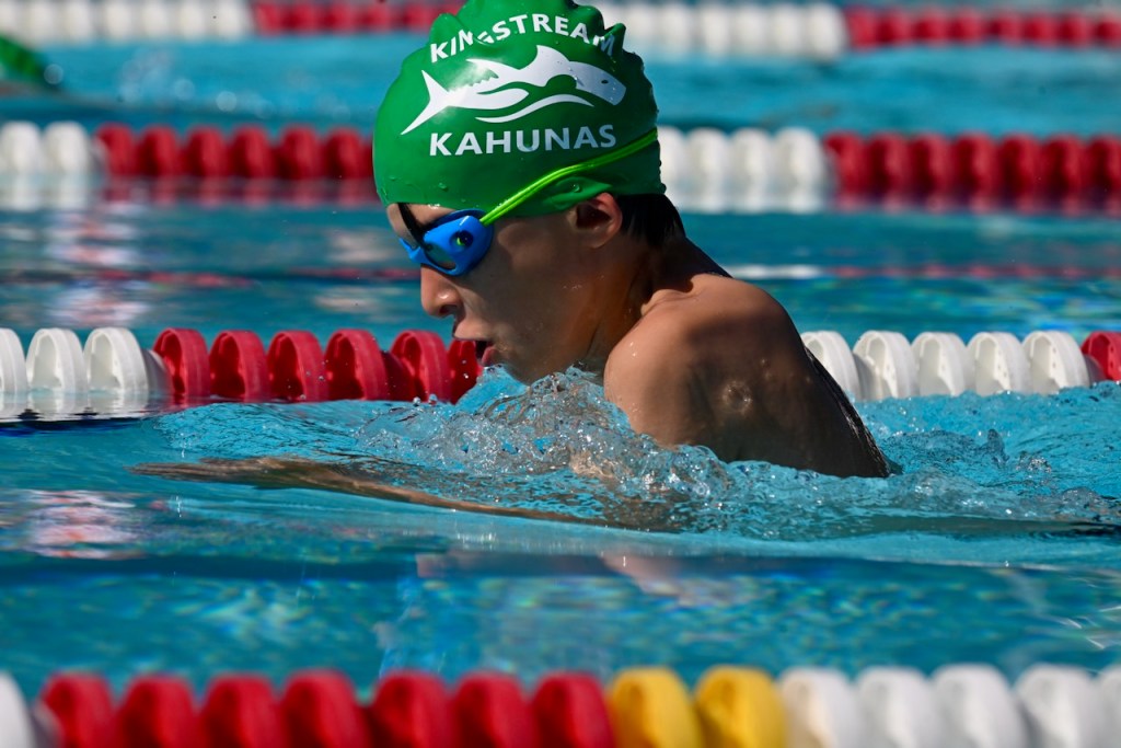 Kingstream Kahuna boy swimmer competing in 50m breast stroke at Kingston Chase